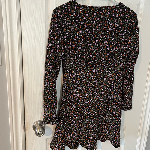 Zara Floral Mini Deep V Dress. Perfect Condition. Size Small. - Picture 5 of 7